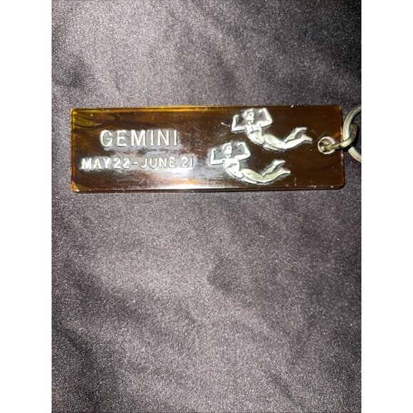 Gemini Zodiac Sign Keychain W/ Ring - Picture 4 of 12